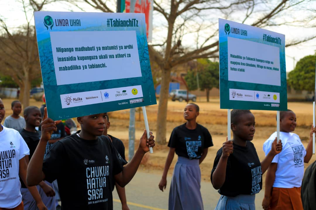 mulika255's tweet photo. We would like to extend our appreciation to @OpenSocietyEA and @OpenSociety for their continued support, this #LindaUhai project proves that Tanzanian youth needs more educative &amp; awareness campaigns in the Climate Change &amp; environment. #TabianchiTz #ClimateAction https://t.co/iZLDjTrMjV