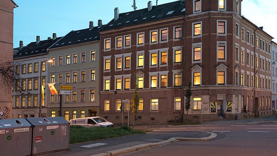 ManesWeissk's tweet photo. What a great art project in urban space: in Chemnitz, artists installed sensors that automatically switched on lights in abandoned buildings each time pedestrians were passing by - making these buildings shine! #CEASEVAL #Sonnenberg https://t.co/nEMtKDZpID