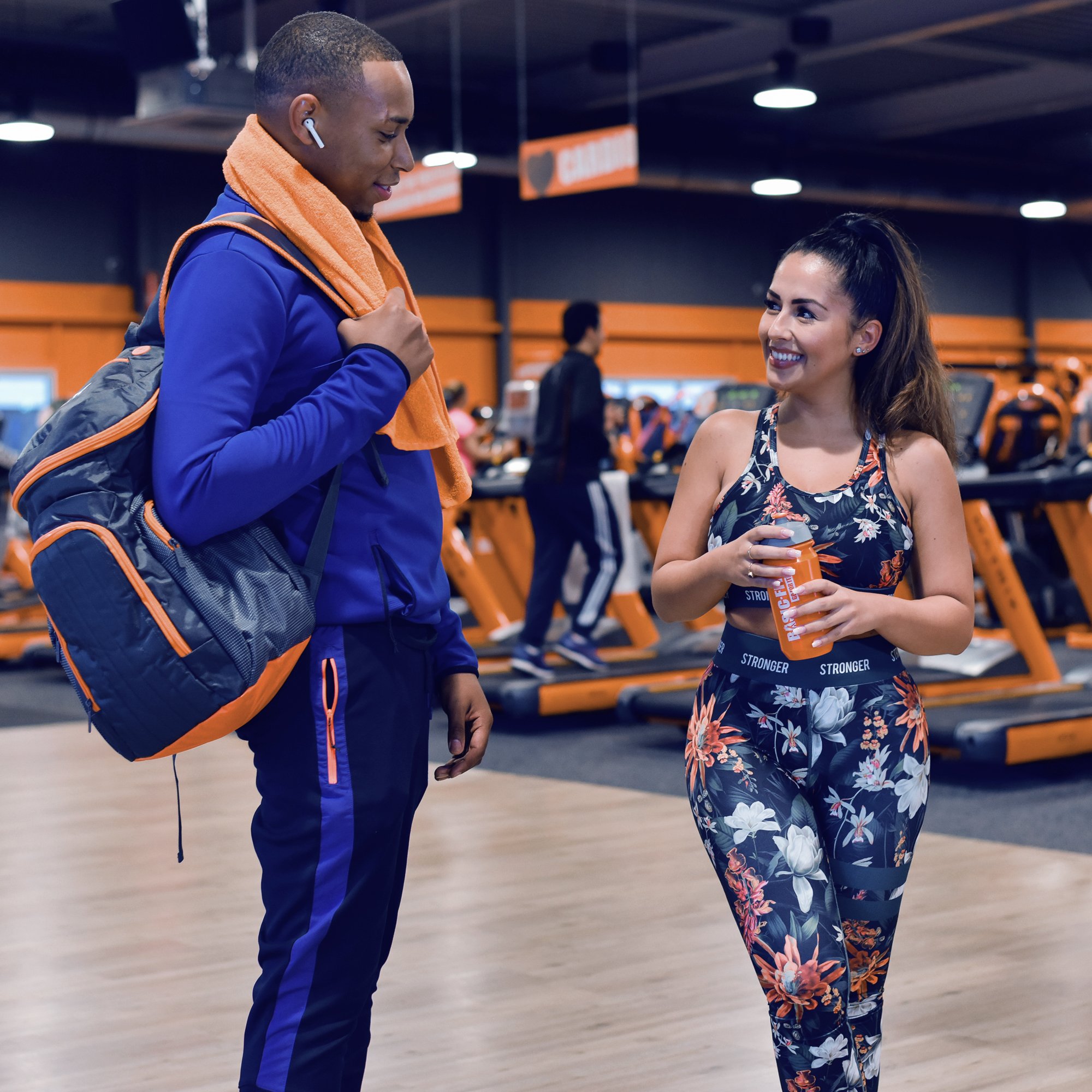 Basic Fit GO FOR IT on X Maak je vriend in lid en ontvang een gave Basic Fit sporttas handdoek cadeau. Degene die de meeste vrienden familieleden weet lid te maken van alle clubs