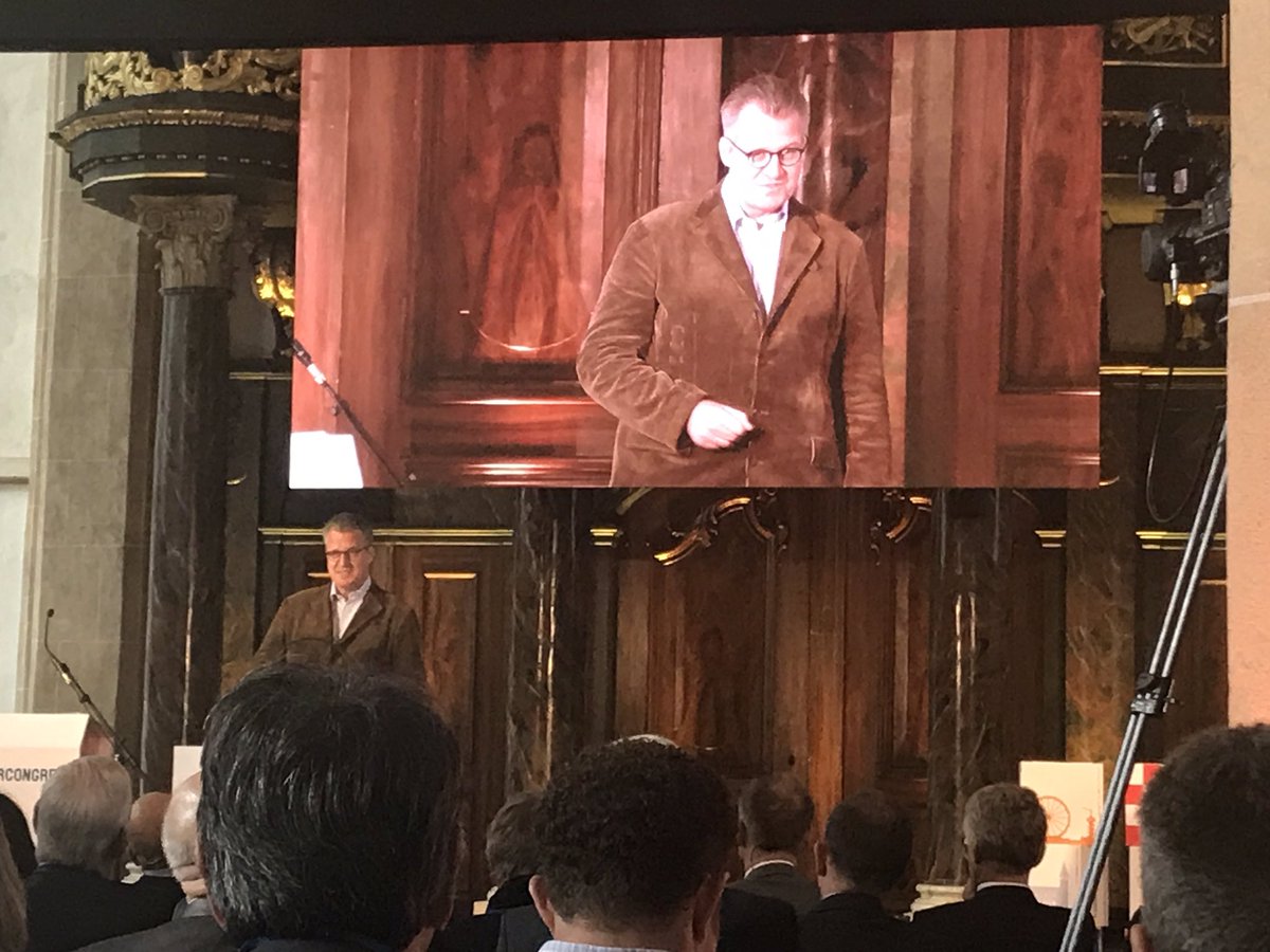 WilmaAlina's tweet photo. Philipp Blom bij #ipocongres: “We moeten leren sámen met de natuur te leven. We zitten in een soort omega-fase.” @Martinikerk @PvdAUtrechtPS https://t.co/uzRbc4pAEz