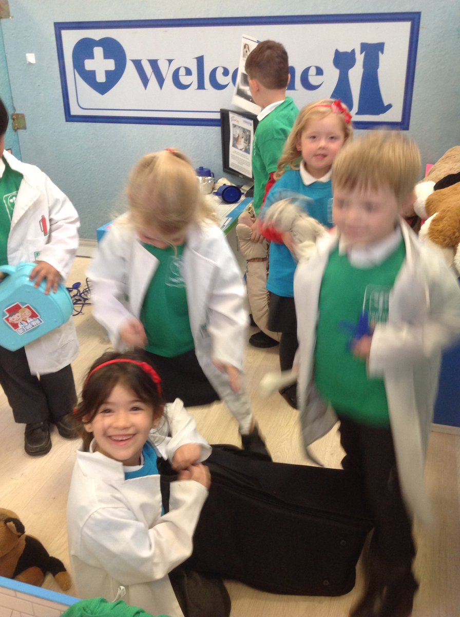 AshurstPrimary's tweet photo. Reception class Learning about people who help us through role play with @clevercogsMCR https://t.co/WXV28HWDKC