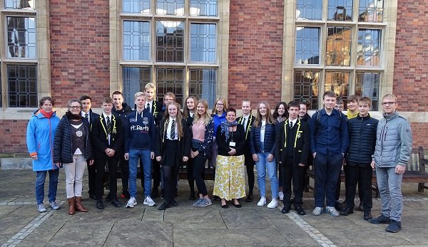 stockportgs's tweet photo. The #German Exchange trip came to a conclusion this morning as our visitors said goodbye to their host families before heading to @manairport.
We hope they had a great trip and our pupils are looking forward to the return journey later in the academic year.
#sgslanguages https://t.co/dmGlPmDkN2