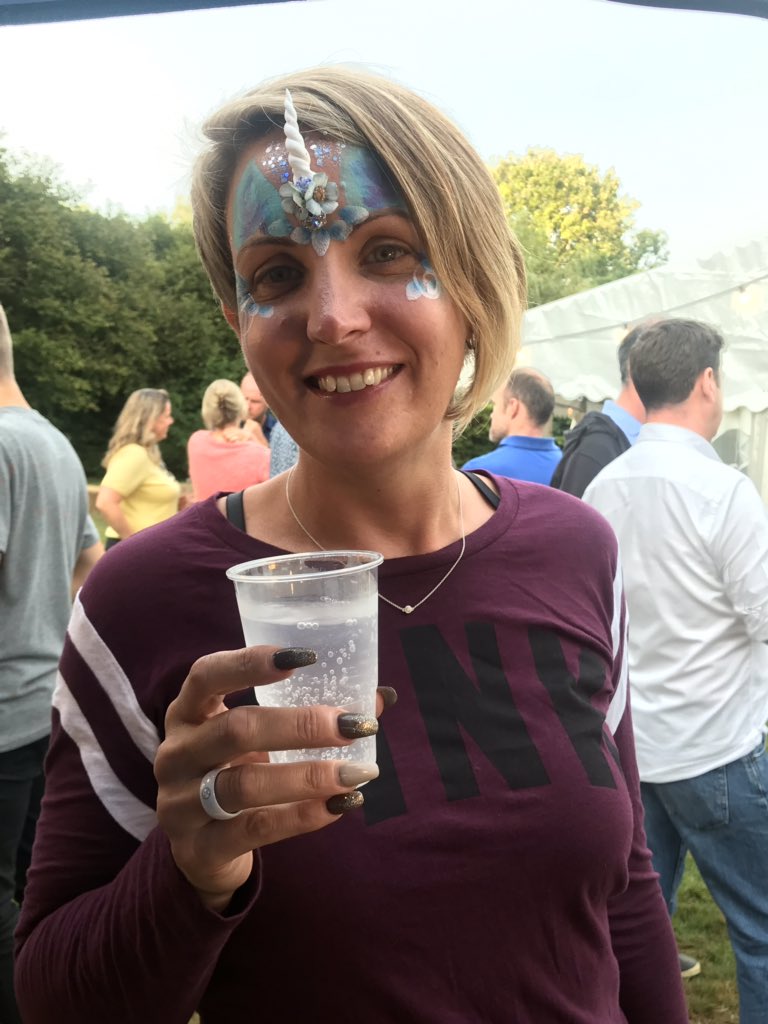 A few weeks ago we were part of a lovely lady’s 40th #birthday which was a #festivalthemedparty in her back garden. It was amazing evening with great guests enjoying a bespoke drinks menu including Harveys, Pimms, Prosecco, fruit ciders and much more.... 🥂🍷🍾#mobilebar