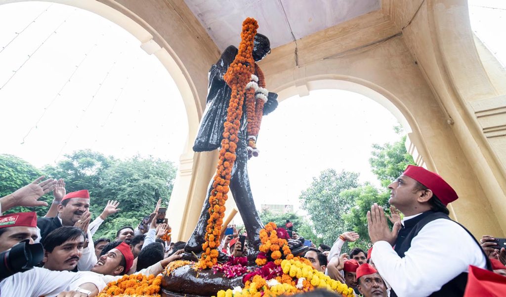 yadavakhilesh's tweet photo. “हाँ, मैं हूँ। मैं एक मुस्लिम भी हूँ, एक ईसाई भी, एक बौद्ध भी, और एक यहूदी भी।” — महात्मा गांधी https://t.co/qQR5uCg1Ij
