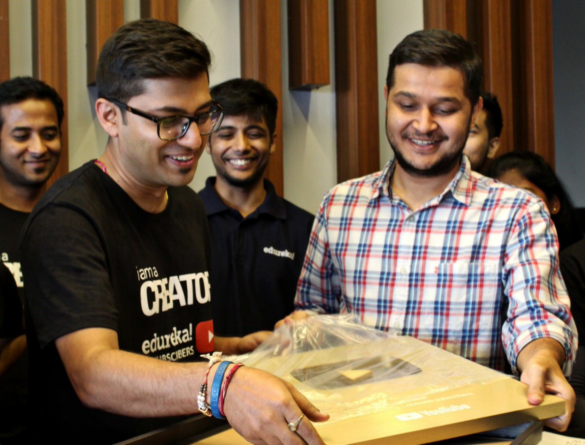 edurekaIN's tweet photo. The much-awaited Gold Play button has finally arrived! Here's a glimpse of the #EdurekaYouTube Team enjoying the well-deserved Golden Moments. Thank you, everyone, for your love & support.😊
#1MillionSubscribers #Edureka1Million #YTGoldButton #YouTube #WednesdayVibes #TeamEdureka https://t.co/bKyEv6t6Mz