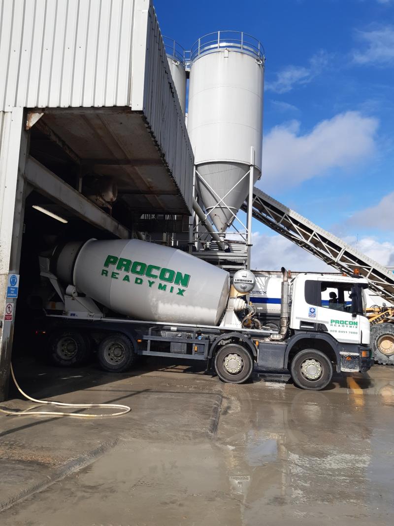 longfloor's tweet photo. We are out and about in #London today trialling our super fast drying liquid #cement #screed with #ProconReadymix, who can supply out of their Wembley office. Enquires on 0208 451 7880. https://t.co/OfEq7pg8od #innovation #CustomerService #partnership https://t.co/lPqud5pCiQ