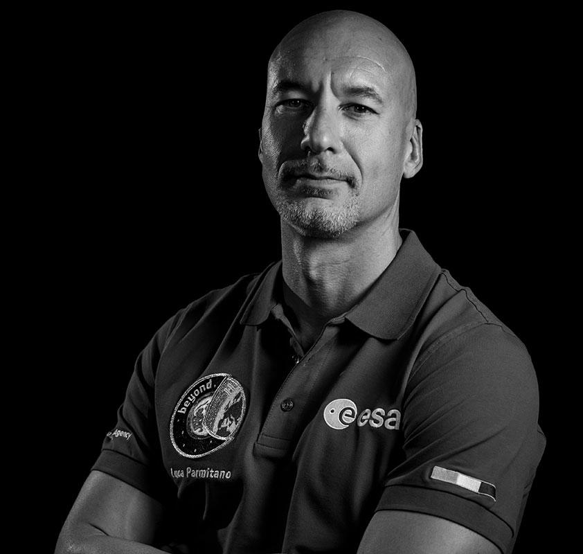 esaspaceflight's tweet photo. 🎥 This afternoon our own @astro_luca will become the 3rd European &amp; 1st Italian commander of the International @Space_Station. Tune in from 15:20 CEST (13:20 GMT) to watch the ceremony, complete with ringing bell &amp; symbolic hatch key 🔔🔑  https://t.co/SCF9gZOX9W #MissionBeyond https://t.co/x0ZWcudy8B
