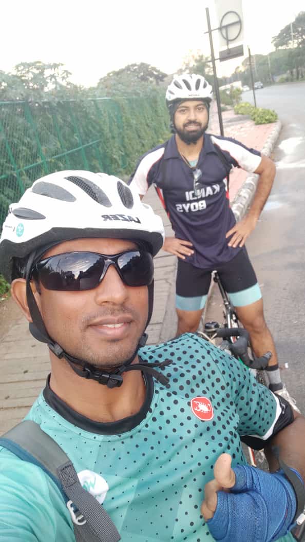 deepakram26's tweet photo. Keep adding Kms whenever you get time & that's what we do ๐ด Long Ride & yummy Indian breakfast on a National Holiday with fellow #win4youth Ambassador from India. #Pontoonsolution #Pontoonproud #cantstopwontstop https://t.co/eL91ULawjA