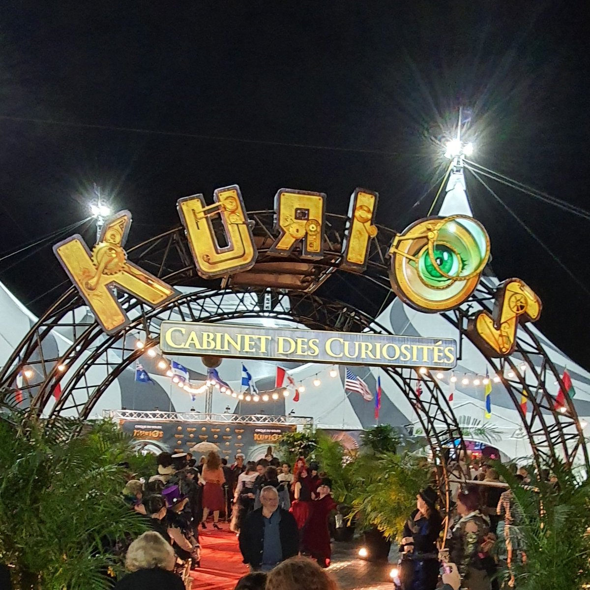 myweekend_au's tweet photo. Excited to be at the opening night @Cirque de Soleil 'Kurios' under the Grand Chapiteau in Sydney. #cirquedusoleil #kurios #grandchapiteau #myweekend #mywknd https://t.co/mwRfwBvAFf