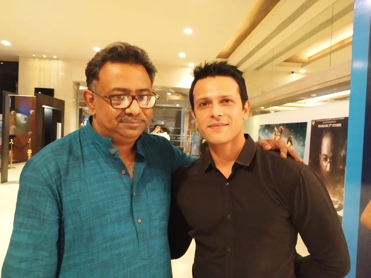 AbhishekSinghOF's tweet photo. With Kamal Sir, the creator par excellence, our artistic hall of fame!
Thank you Sir, for bringing this wonderful story to life! @AmiKamaleswar 
.
.
#password #powerdirector #incinemasnow #pujarelease2019 https://t.co/ul1piFbwi2