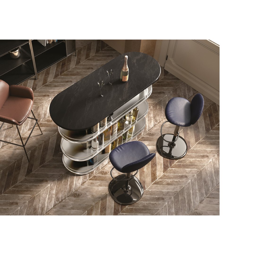 Natuzzi's tweet photo. A bar area that recalls the typical New York atmospheres blends with an open arch bookcase that symbolizes a return to the Apulian origins. This is how @wanderswonders underlines the Dandy style for a really unique collection. 
#Natuzzi #dandycollection #dandybar https://t.co/2Jz5cIsBoM