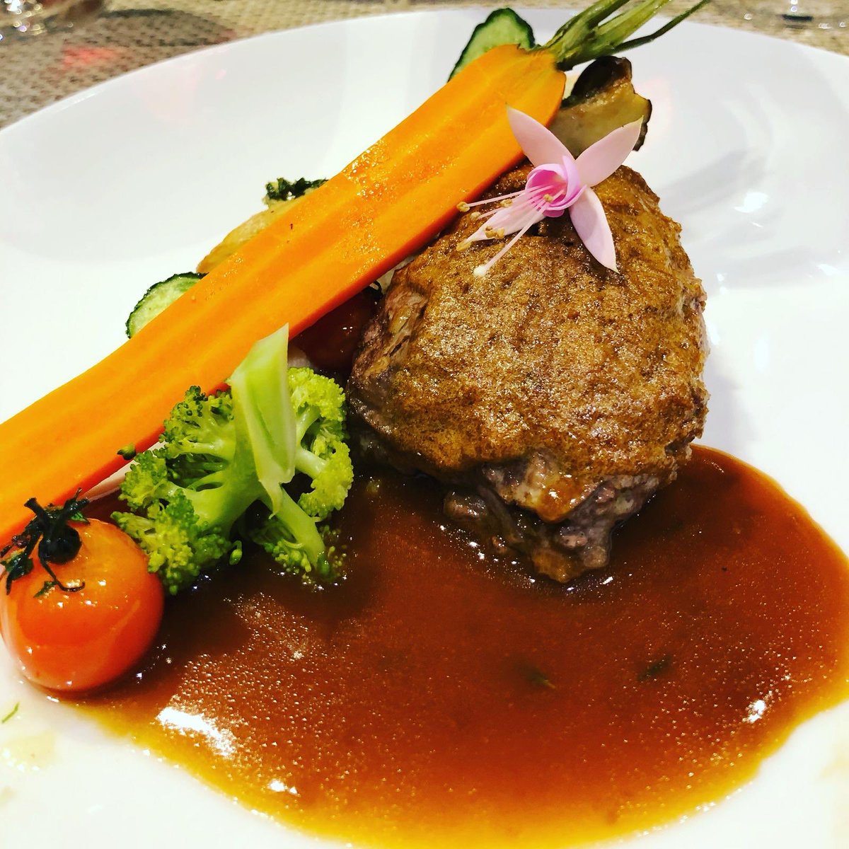 HKParis_'s tweet photo. Du #champ à l’assiette : quelles sont les étapes de récolte des #pommesdeterre ? RPCA est en voyage de #presse dans les #HautsDeFrance, 1ère région productrice française, pour les découvrir avec @_CNIPT. https://t.co/9wssmuBVdT