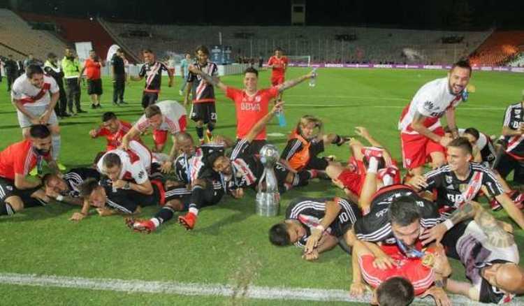 "Los jugadores de River se tiran permanentemente". Y si...