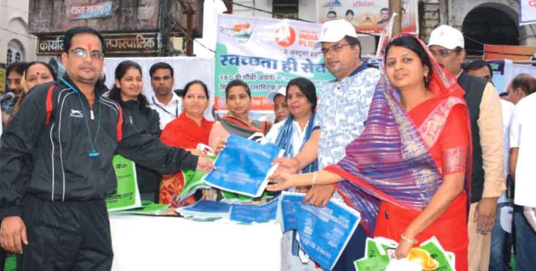 sonugehlotbjp's tweet photo. प्रधानमंत्री श्री @narendramodi जी के आह्वान पर #singaluseplastic के खिलाफ जन जागरण अभियान की शुरूआत महात्मा गाँधीजी की 150वीं जयंती से की गई।
@PMOIndia @AmitShah @MPRakeshSingh @SuhasBhagatBJP @bjpanilfirojiya @ChouhanShivraj @BJP4MP @BJP4India https://t.co/Msp0wXsafG