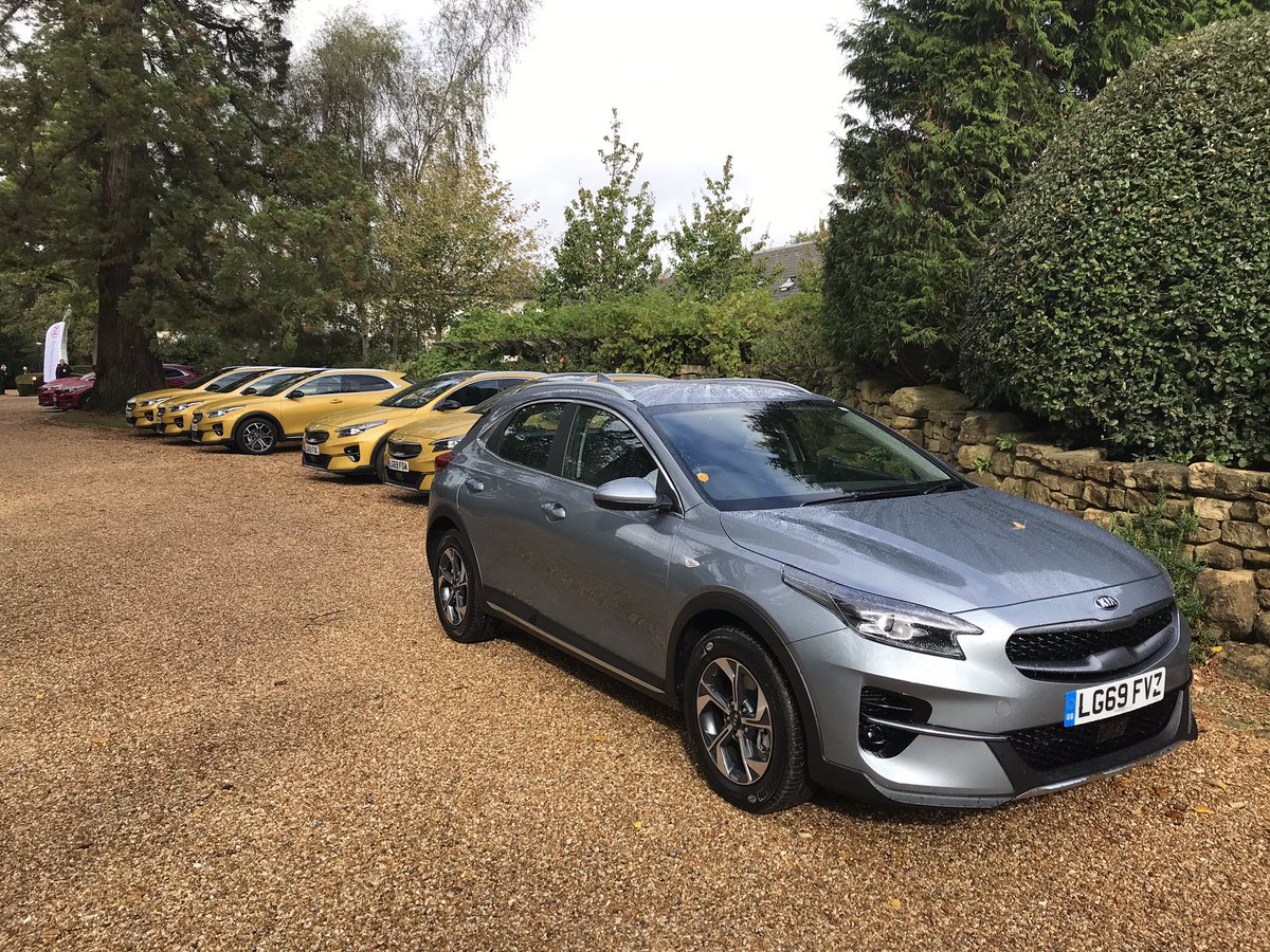 PeterNunn3's tweet photo. Driving day @KiaUKPR meeting appealing new XCeed crossover. Hi rise designer style CUV set to go big, accounting for up to 50% of Ceed sales. #coolrunner https://t.co/xDYMSCTJ78