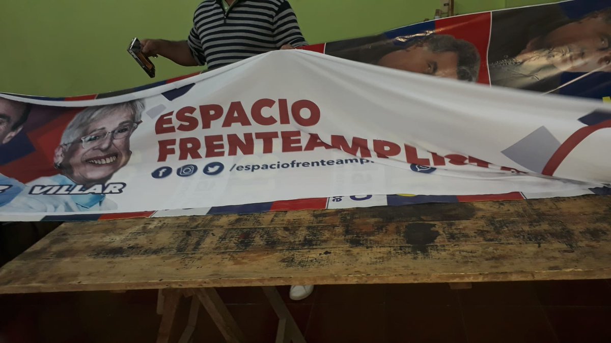 EspacioFlores's tweet photo. ¡Se vienen los pasacalles!
Todo el equipo trabajando💪
#FA🇺🇾 🔴🔵⚪️ #EspacioFrenteamplista #Flores https://t.co/uQsawI5WK4