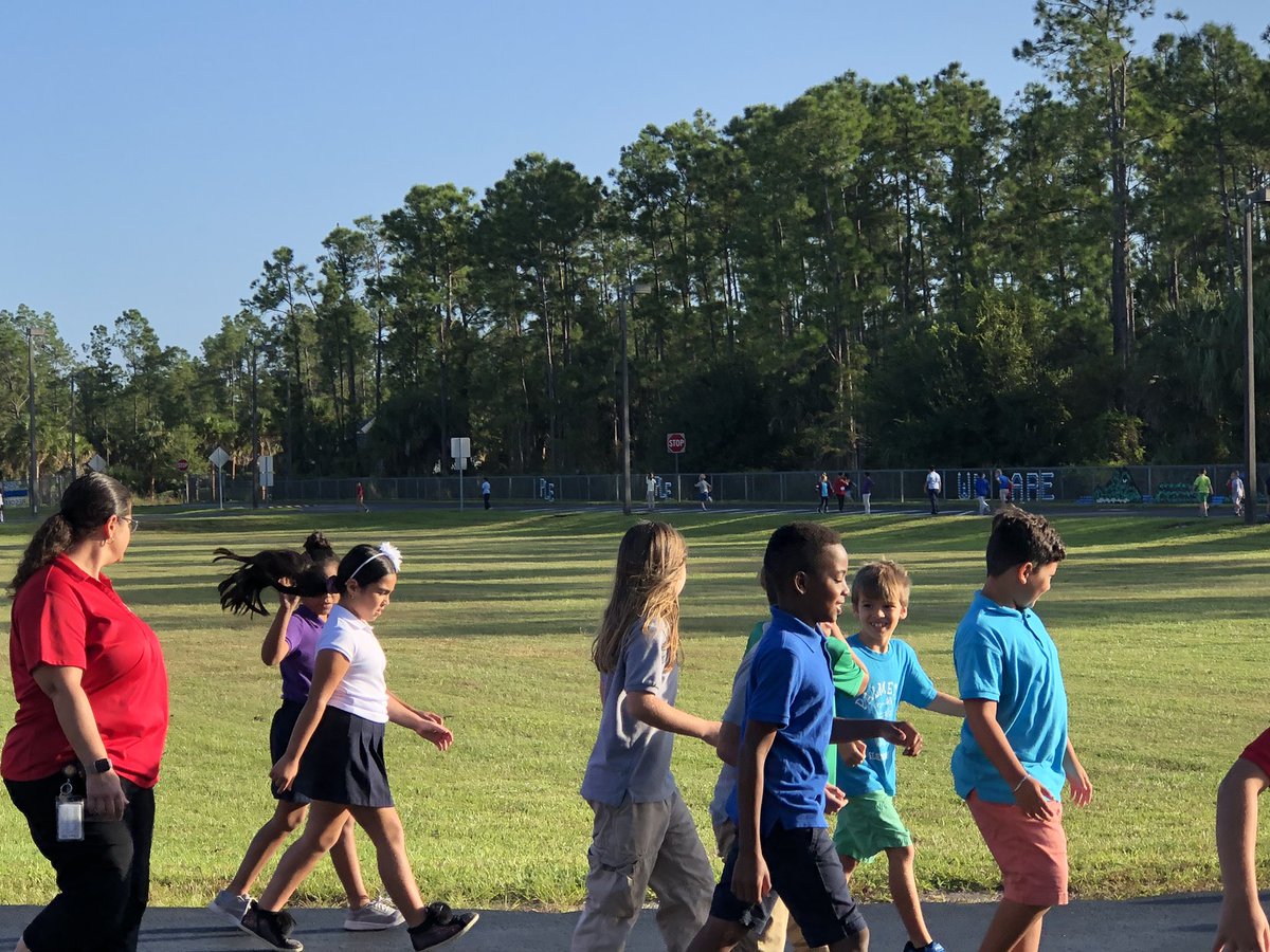 Mrs_Costa19's tweet photo. We should do this everyday! Great start to our day! #ccpsdrive2Bfit @Mrs_Costa19 @PLEgators https://t.co/JZ7EcXhi1n
