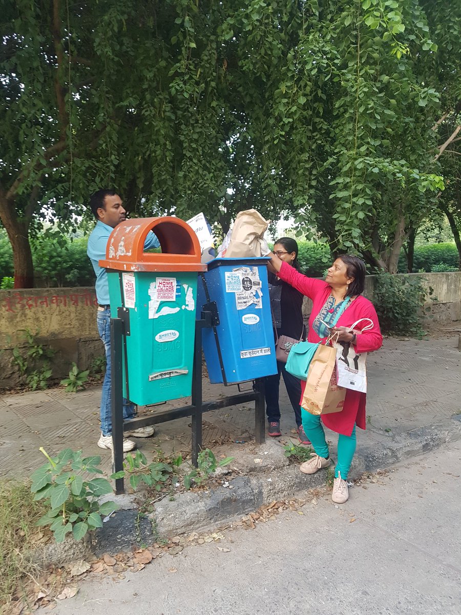 JollyJagriti's tweet photo. #FitIndiaPlogRun #SwachhBharat #PlasticFreeIndia #DelhiGovtSchool #communityforacause
@soedwarka
Join hands and you create a community
Students, teachers and parents come together against #onetimeuseplastic
Tribute to the MAHATMA..on his 150th anniversary https://t.co/XFY9uAcb0w