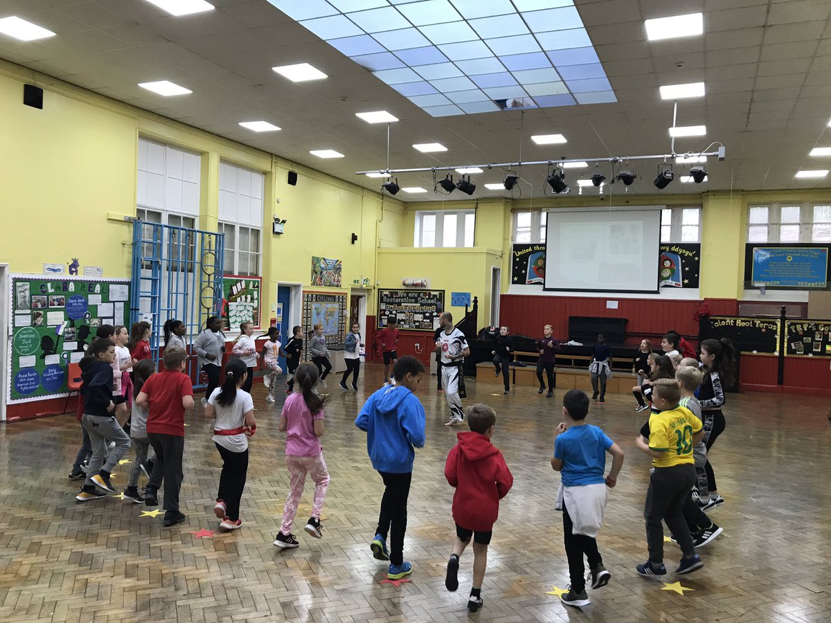 TerraceRoad's tweet photo. @TwoDragonsMAA giving us a great session of kickboxing! #TRPfslcons #TRPhealthy #TRPphys https://t.co/mV3z4rBVEs