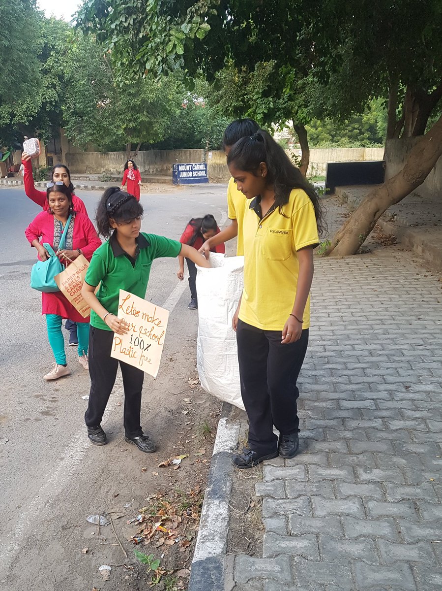 JollyJagriti's tweet photo. #FitIndiaPlogRun #SwachhBharat #PlasticFreeIndia #DelhiGovtSchool #communityforacause
@soedwarka
Join hands and you create a community
Students, teachers and parents come together against #onetimeuseplastic
Tribute to the MAHATMA..on his 150th anniversary https://t.co/XFY9uAcb0w
