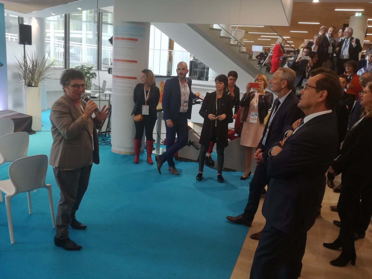 Angers_ALDEV's tweet photo. Présentation du stand «les territoires des Pays de la Loire» sur #EnModeSenior2019 avec @Angers_ALDEV Ccas @Angers @Maine_et_Loire @paysdelaloire engagés ensemble pour la #silvereconomie et une démo du cycléo Tour de l'entreprise #angevine @CottosMedical https://t.co/82PrXErzDS