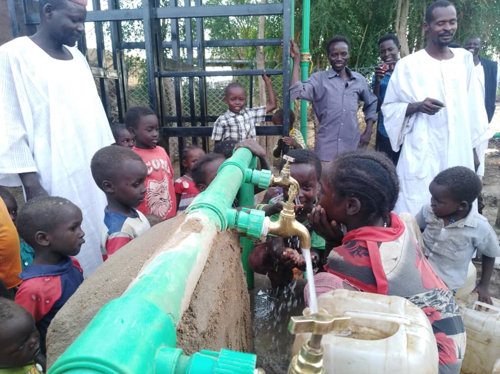 icowater's tweet photo. #مشاريع_منفذة
العام 2019م

مشروع محطة مياه قرية طويلة الجديدة .
الموقع : ولاية الجزيرة / قرية : طويلة الجديدة .

الجهة الداعمة : ابو سيف .
رقم المشروع : 8_ 2019 .

المتابعة والتنفيذ : المنظمة الخيرية العالمية للمياه . https://t.co/1AsXo6whyo