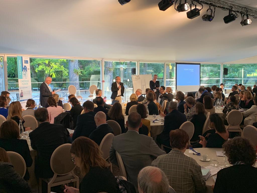 LeLabRH's tweet photo. Notre président #YvesGrandmontagne prend la parole pendant la conférence d'ouverture de #CongresRH ! 📽 https://t.co/v8Ynttry9l