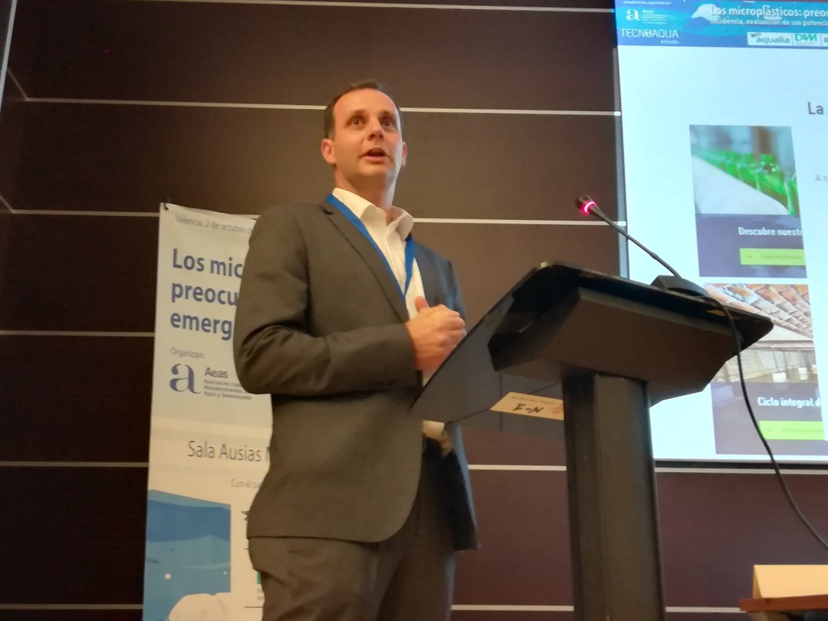 Jornada #tecnoaquamicroplasticos. Turno para <a href="/juliollp/">Julio Llorca</a> que nos explica los retos de los laboratoriosante estos contaminantes, en este caso de <a href="/LABAQUA/">LABAQUA</a> <a href="/tecnoaqua/">TecnoAqua - el agua nos define</a> @AeasAgua