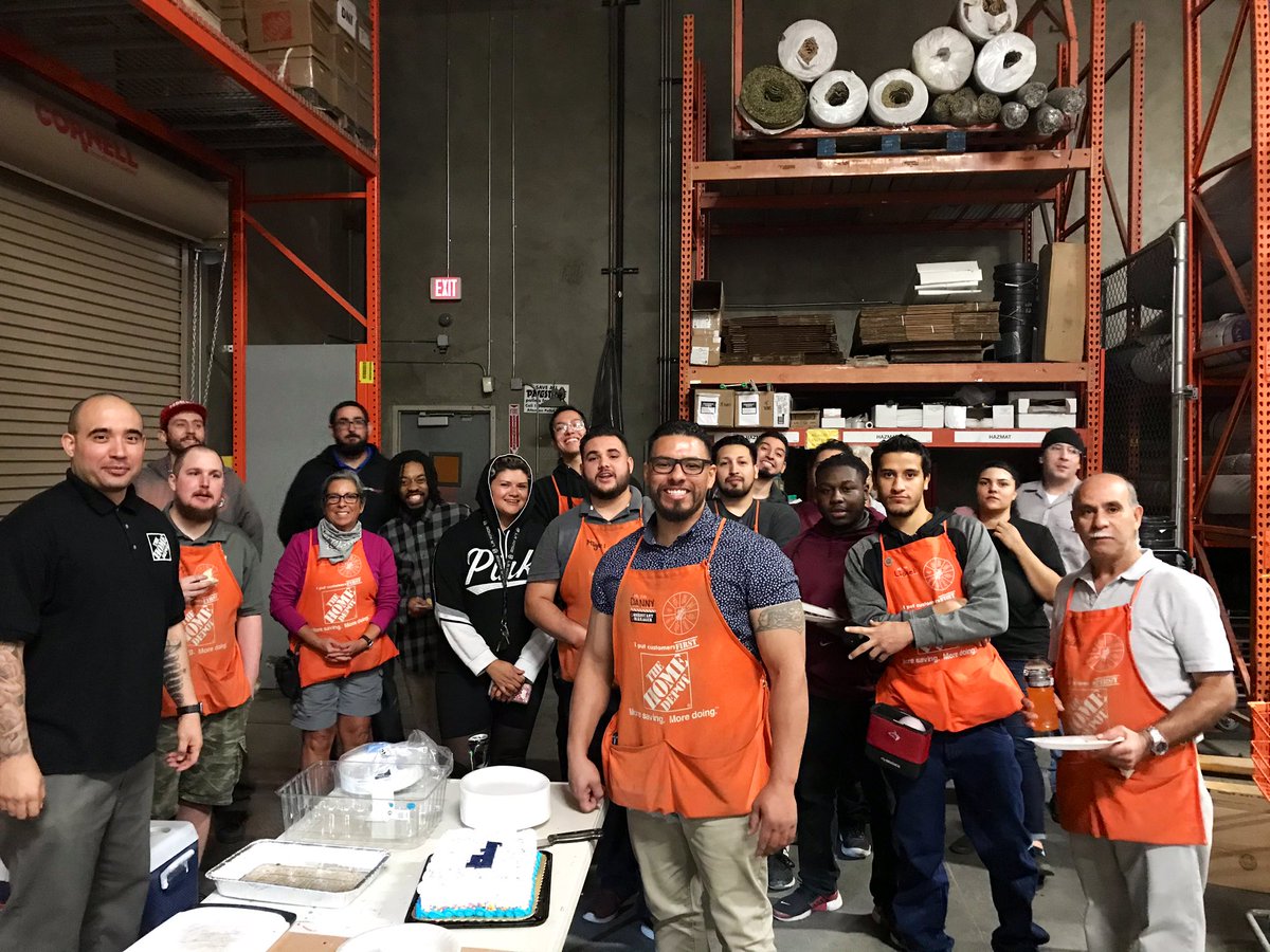665Hd's tweet photo. Happy Birthday 🎂 Danny , spending it with his  extended family  @adam_vandebrake @Johnny_Means @FernandoD325 @homedepot325 https://t.co/7YPtY6t07n