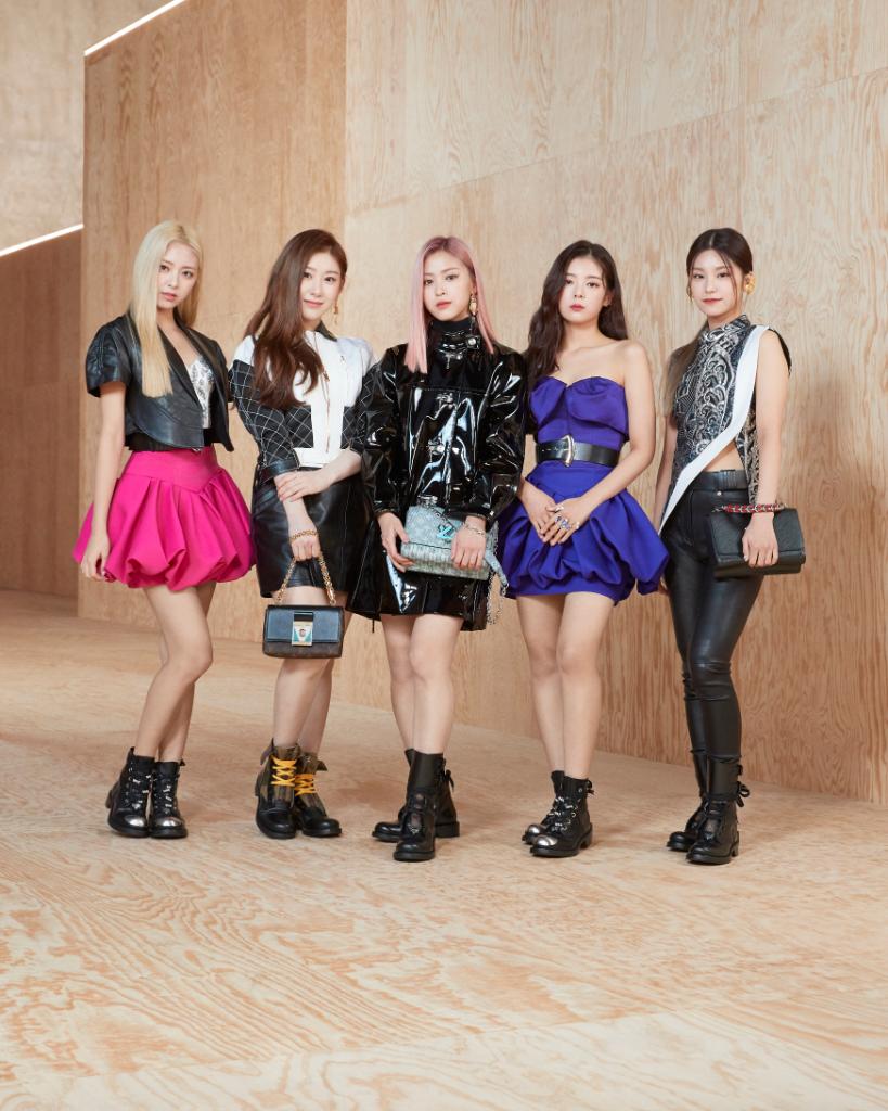 Louis Vuitton on X: .@ITZYofficial at the #LVSS20 show. The K-Pop group  attended the recent #LouisVuitton fashion show by @TWNGhesquiere at the  Louvre in Paris. Watch now on Twitter or at