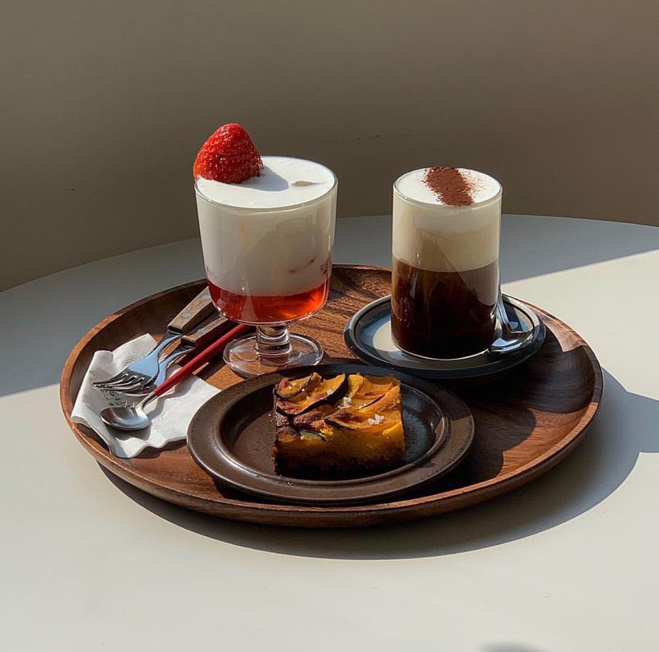 pegopa_korea's tweet photo. 韓国🇰🇷水原にある
空間が魅力的なカフェ☕️

🗝Paterson Coffee🗝

かぼちゃケーキが有名で一度食べたら
何回も食べたくなっちゃう美味しさ🤤❣️

ソウルに少し飽きたら水原(スウォン)に
足を運んでみよう！🛤💭

📍경기 수원시 팔달구 화서문로 33
#ペゴパ #韓国情報 #韓国料理 #韓国カフェ https://t.co/hFj9jlwvg3