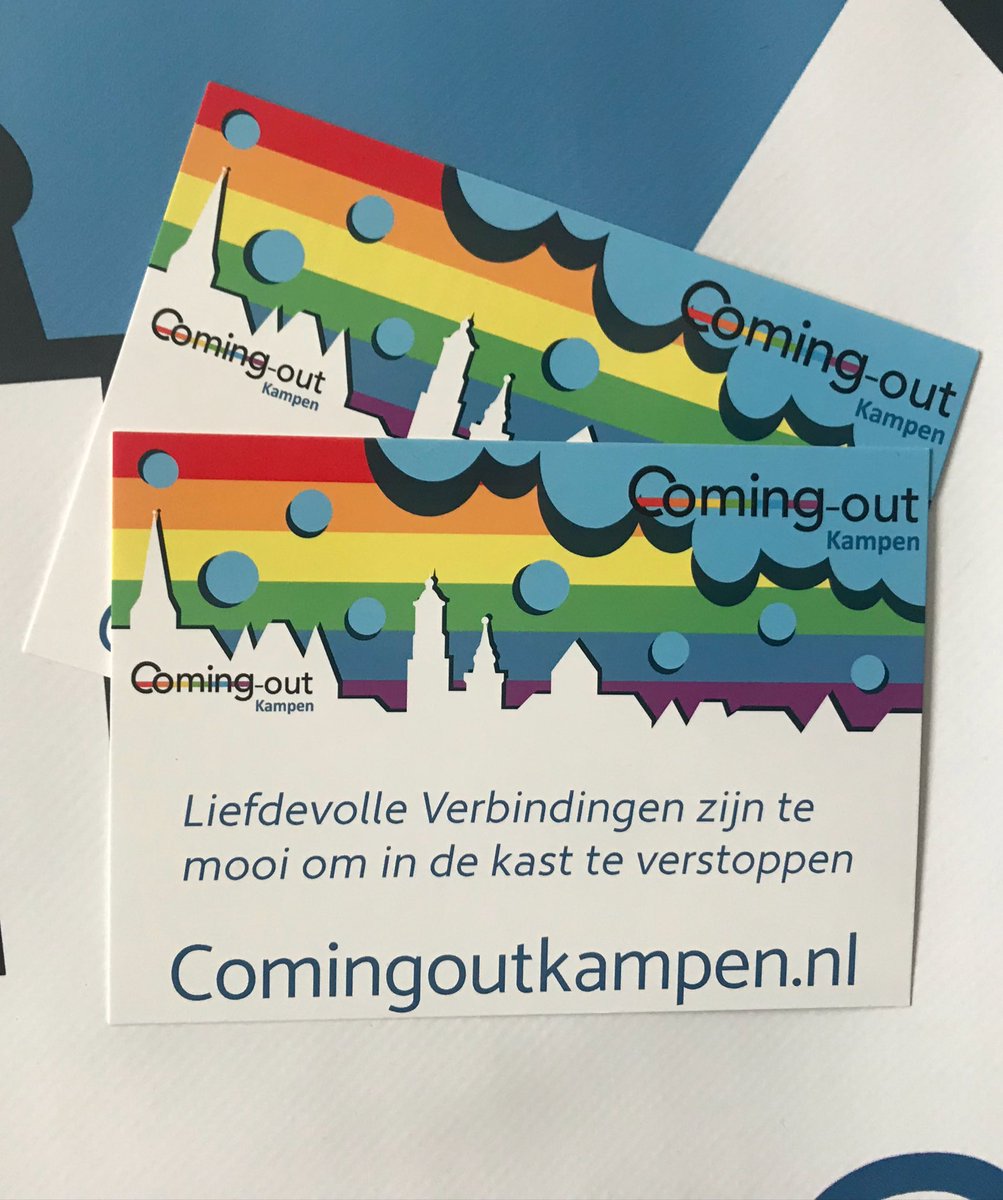 Spandoeken en kaarten en vlaggen zijn binnen voor Coming Out Day in #Kampen.