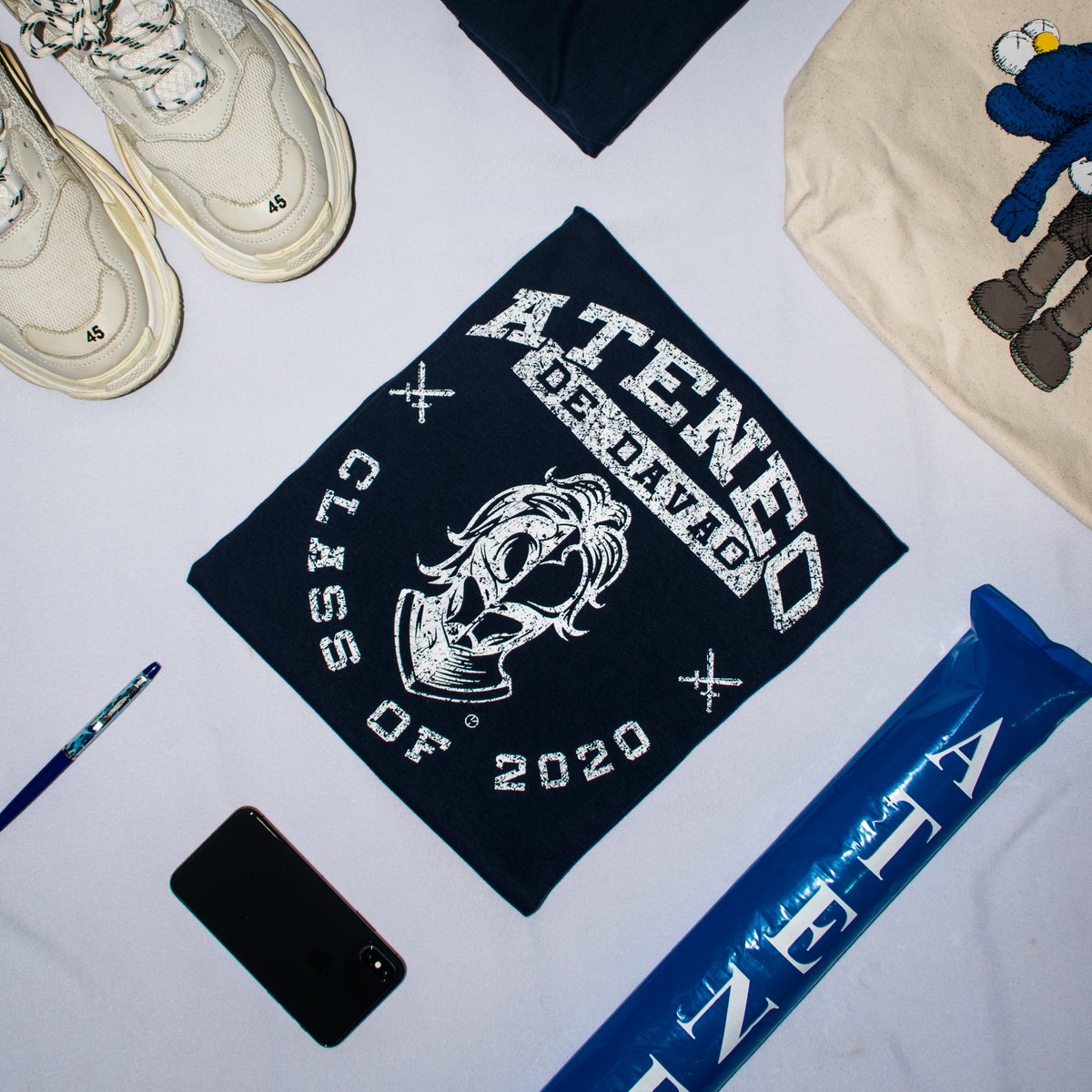 _atwrld's tweet photo. 👁 PEEK 👁
COMMENCEMENT 🎓 MMXX

ATW | AWFT
@addufootball 
#StayTrueRepBlue
CONCEPTS OF THE 2ND WAVE WILL DROP TOMORROW.

#BeOneOfTheFew
#ATW
#FirstOfMany https://t.co/kJb8q87BTW