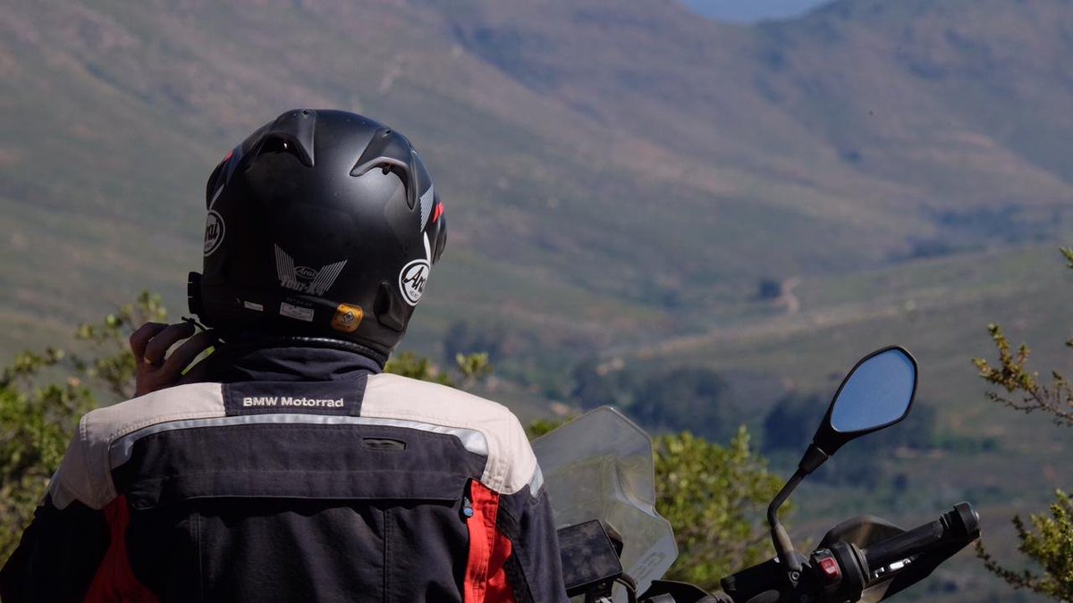 MotorradTours's tweet photo. South Africa never fails to excite us...

#motorradtours #worldofbmw #memoriesnotdreams #r1250gs #makeliferide #southafrica https://t.co/N0SODr7rkU