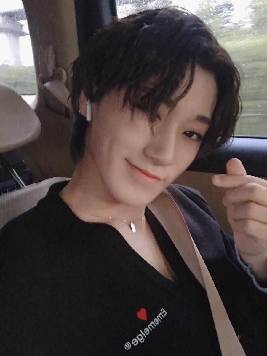 [#산] 비 온다....여러분 우산 꼭 쓰시구
아프지 말고 감기 조심하세여❤
#ATEEZ #에이티즈