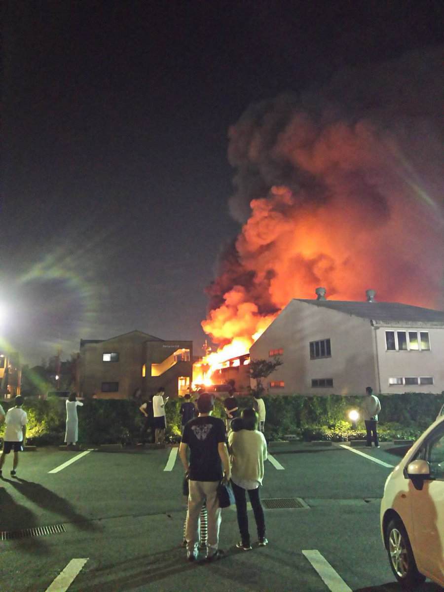 レオンハルト 羽入レナ Pa Twitter 近所のアパートででかい火事