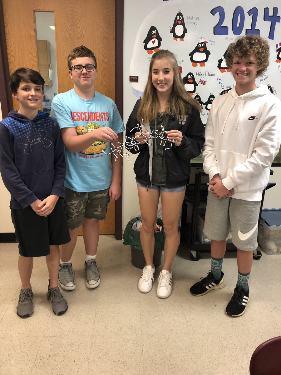 ErinPalese's tweet photo. Honor Bio- having fun building all types of carbs with dehydration synthesis! Carbs chemical ID up next! @SKochPR @PRMathKath https://t.co/c6h5M3uHUU
