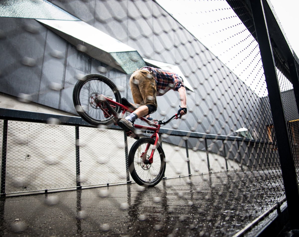fabian_dankl's tweet photo. What a π₯ shot from the last weekend!β¦οΈπ
#nice #shot #photo #rain #bike #summer #sick #weekend #canon #perfectday #sunset #trial #photooftheday #mtb #biking #training #austria #sport #getthegrip #continental #trialtech #czar #weekend #hopetech https://t.co/9B3pWVt4z8