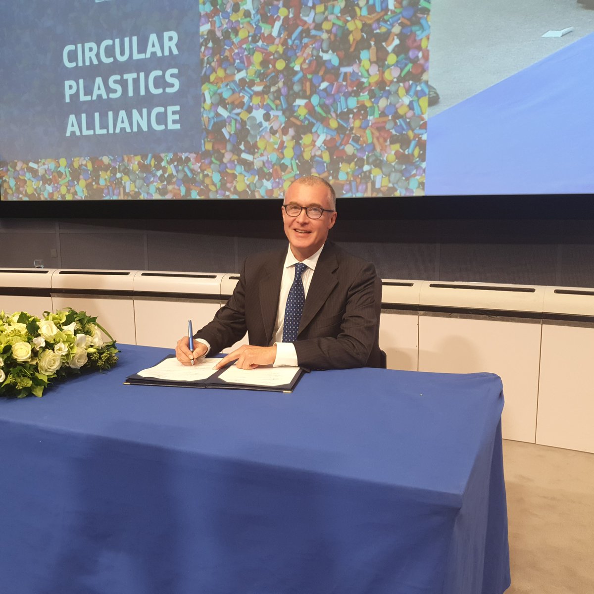 anape_eps's tweet photo. Friday the 20th of September was an important day for the #PlasticSector in Europe and the #EPS production chain was one of the main players
@EUMEPS1 AMONG THE SIGNATORIES OF THE #CircularPlasticAlliance #CPA
https://t.co/l0er3eqUOT
#ExpandedPolystyrene #RecycleEPS https://t.co/NYfipduu9a