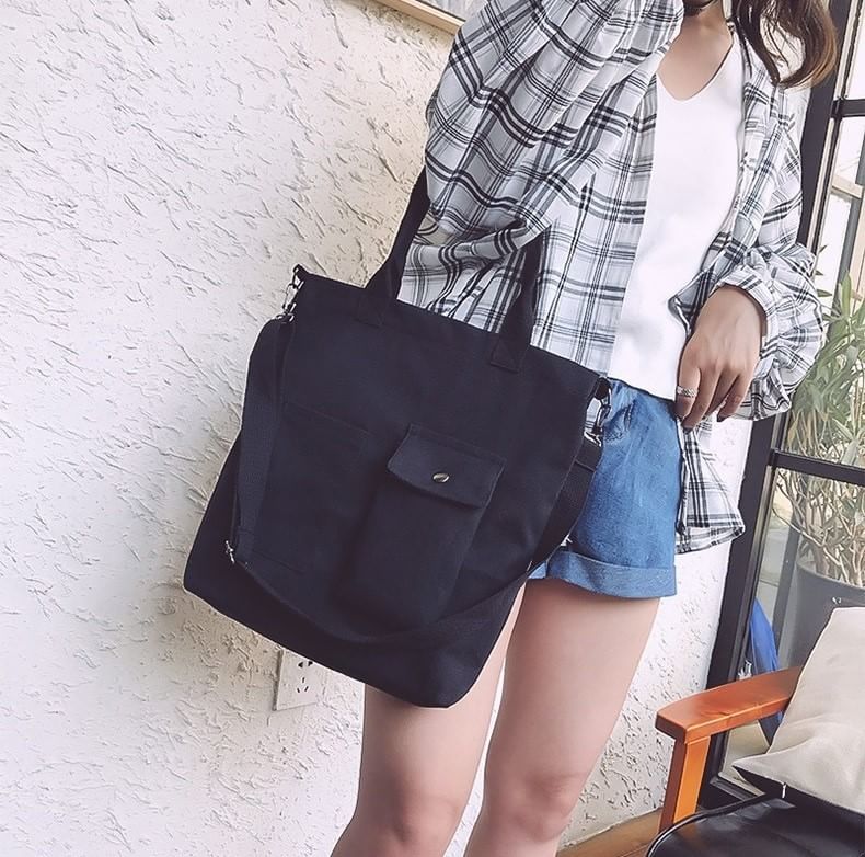 ShopByDao's tweet photo. #พร้อมส่ง #กระเป๋าสะพายข้าง 
FASHION กระเป๋าผ้าแคนวาส ชิคๆ 
🍑119.-฿

ขนาด
กว้าง 34CM
สูง 38CM
หนา 7CM
มี 2  สี : สีดำ / สีขาว
มีซิป เปิด-ปิด กระเป๋า
สามารถใส่ A4 ได้
หนังผ้าแคนวาส  (มีซิป , มีซับใน,มีช่องด้านใน) 
ปรับสายได้ / ถอดสายได้
ใช้เป็นกระเป๋าสะพายไหล่ / กระเป๋าสะพายข้าง https://t.co/oo0kAvmAUq