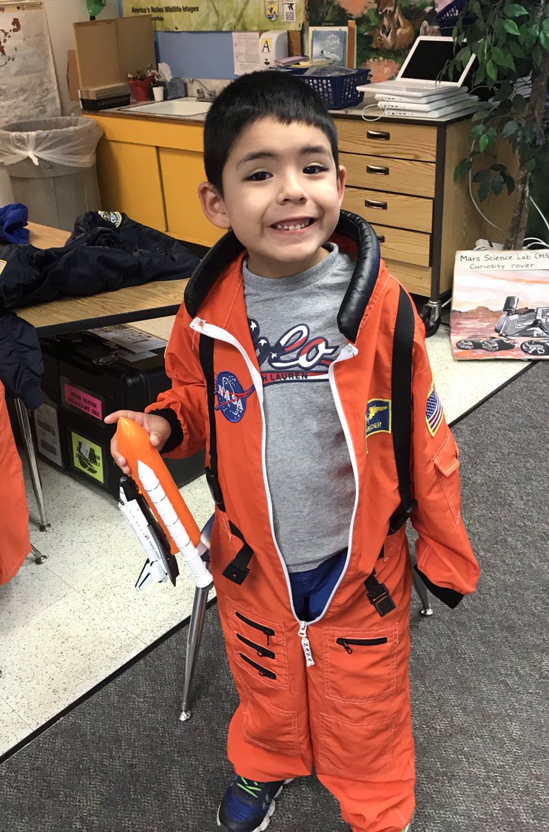 MrsKennedyapsva's tweet photo. Last week @lsullivan invited us to explore and learn with her in a fun, hands-on way! This student loved becoming an astronaut! #kwbpride https://t.co/qYPtsnXymY