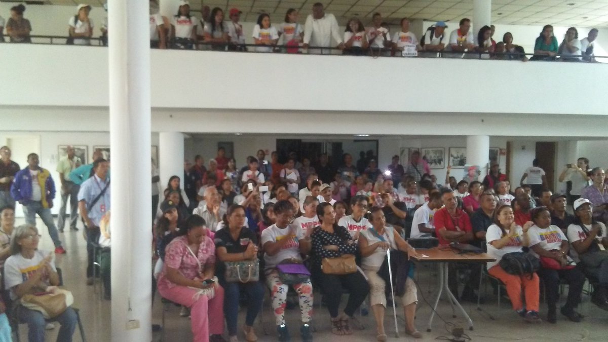 hildadlen66's tweet photo. @DrodriguezVen @eduardopinate @AlvaradoC_MPPS @Fenasirtrasalud @soloctavio @SUNAMEDNACIONAL Camarada @NicolasMaduro los trabajadores de Salud clamamos se fije el salario al Petro fluctuante ante la perdida del poder adquisitivo y la deserción de trabajadores del sector. https://t.co/2JFxDKArSR