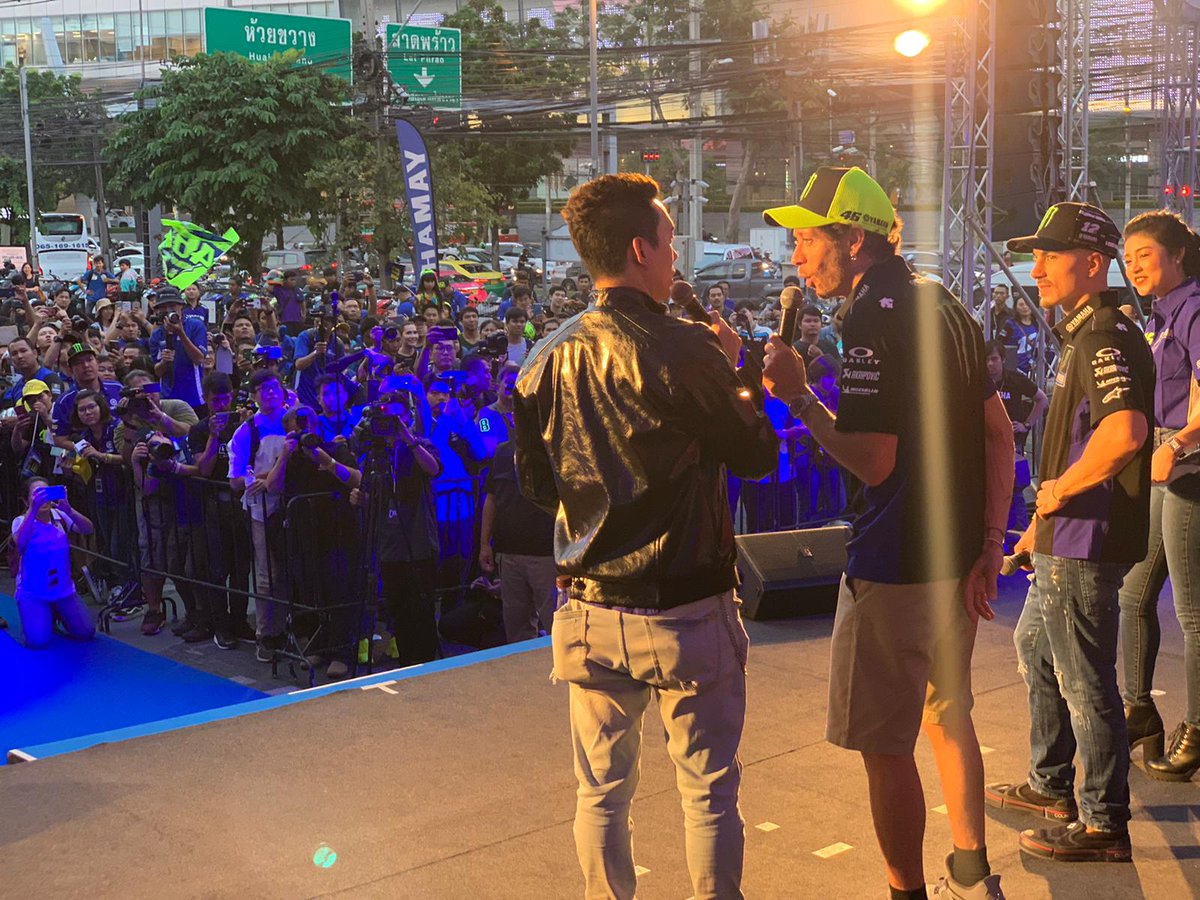 YamahaMotoGP's tweet photo. The Pre-#ThaiGP Meet &amp; Greet Street Event is a big hit again! 

@ValeYellow46 and @mvkoficial12 met up with their local fans again this year at The Street Ratchada in Bangkok. The Thai fans' passion for motorsports is immense.

#Yamaha | #RevsYourHeart | #MonsterYamaha | #MotoGP https://t.co/CGhYuJiMHb