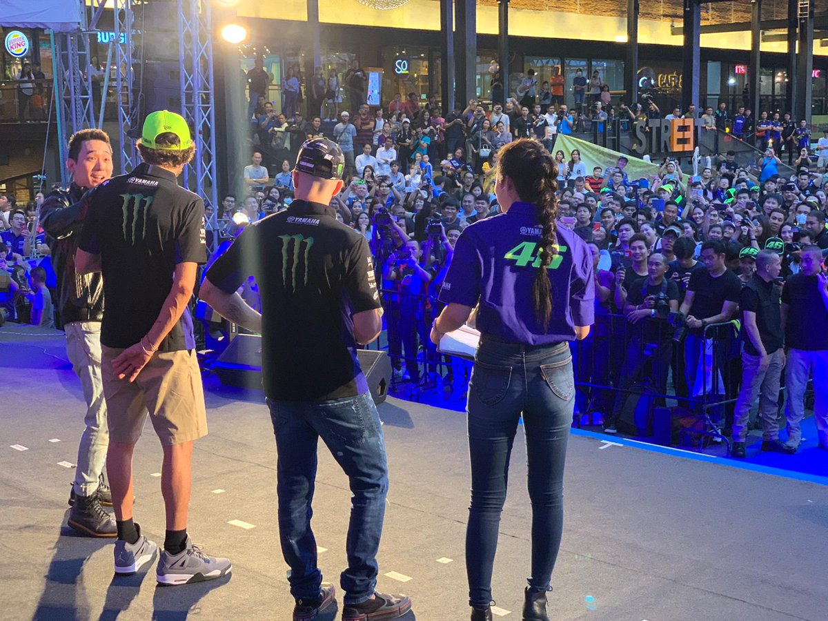 YamahaMotoGP's tweet photo. The Pre-#ThaiGP Meet &amp; Greet Street Event is a big hit again! 

@ValeYellow46 and @mvkoficial12 met up with their local fans again this year at The Street Ratchada in Bangkok. The Thai fans' passion for motorsports is immense.

#Yamaha | #RevsYourHeart | #MonsterYamaha | #MotoGP https://t.co/CGhYuJiMHb