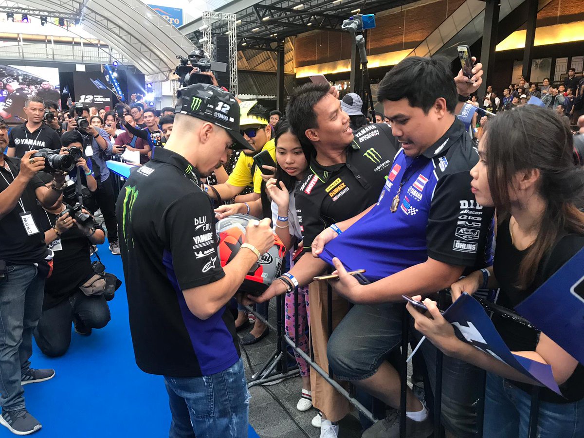 YamahaMotoGP's tweet photo. The Pre-#ThaiGP Meet &amp; Greet Street Event is a big hit again! 

@ValeYellow46 and @mvkoficial12 met up with their local fans again this year at The Street Ratchada in Bangkok. The Thai fans' passion for motorsports is immense.

#Yamaha | #RevsYourHeart | #MonsterYamaha | #MotoGP https://t.co/CGhYuJiMHb