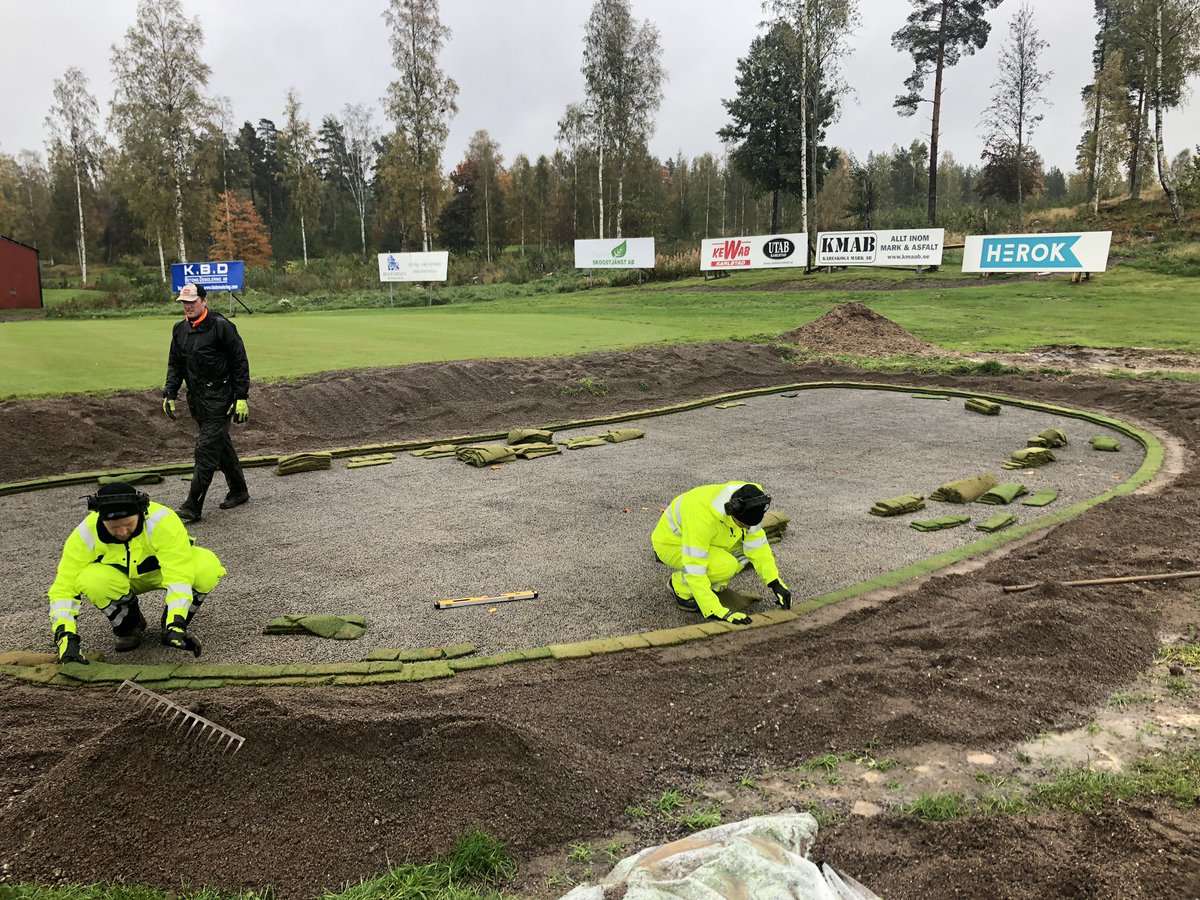 Idag fortsätter bunkerbygget på övningsområdet.