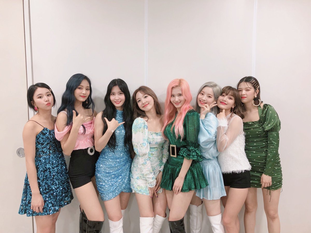 TWICE tweet media