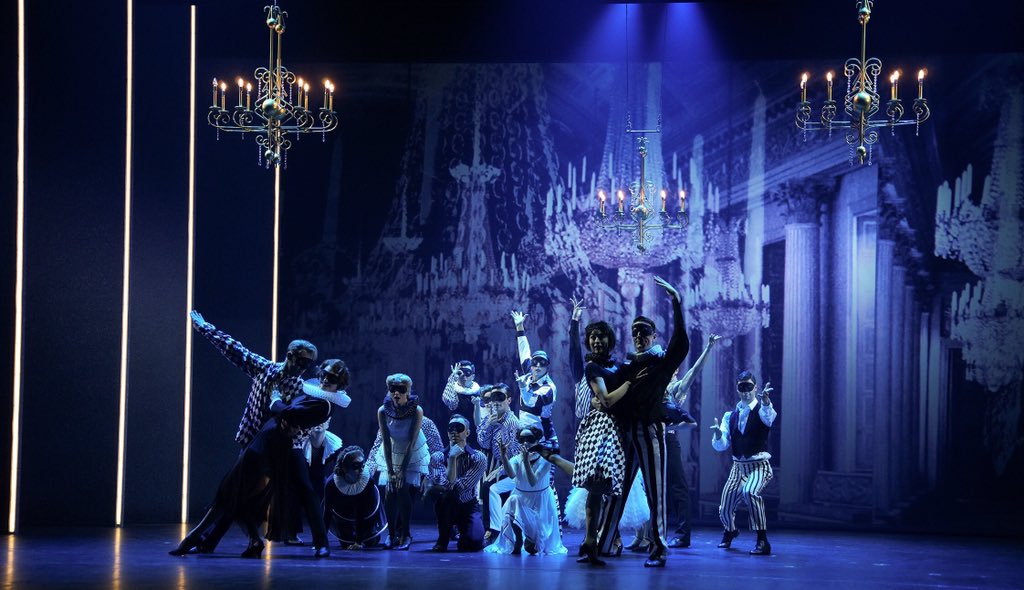sheilajcgrant's tweet photo. German premiere of ‘An American in Paris’ @theaterkiel 🎩
Wunderbar time rehearsing with this company auf deutsch & looking forward to a fantastic season. 22 shows from now until June 2020 👯♀️
•
📸: © Olaf Struck
•
#anamericaninparis #igotrhythm #openingnight #premiere #operkiel https://t.co/WS4Ab5aZEK