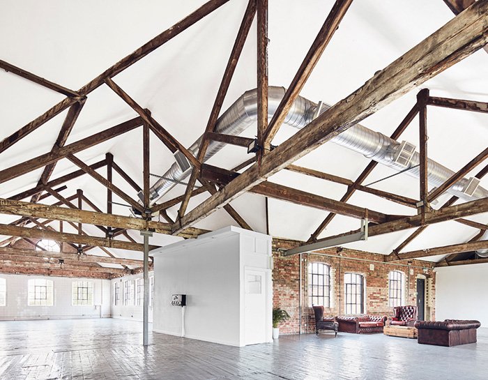 E_Venues's tweet image. Natural brickwork, exposed beams &amp;amp; high vaulted ceilings. With five interlinking studios &amp;amp; two secluded courtyards, this space has everything we look for in a creative venue! 🤤 Those beams though.

bit.ly/2m72IIL #creativespace #loftspace
