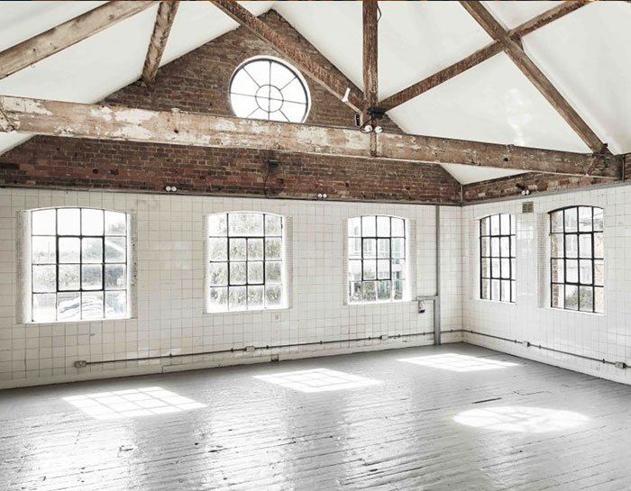 E_Venues's tweet image. Natural brickwork, exposed beams &amp;amp; high vaulted ceilings. With five interlinking studios &amp;amp; two secluded courtyards, this space has everything we look for in a creative venue! 🤤 Those beams though.

bit.ly/2m72IIL #creativespace #loftspace